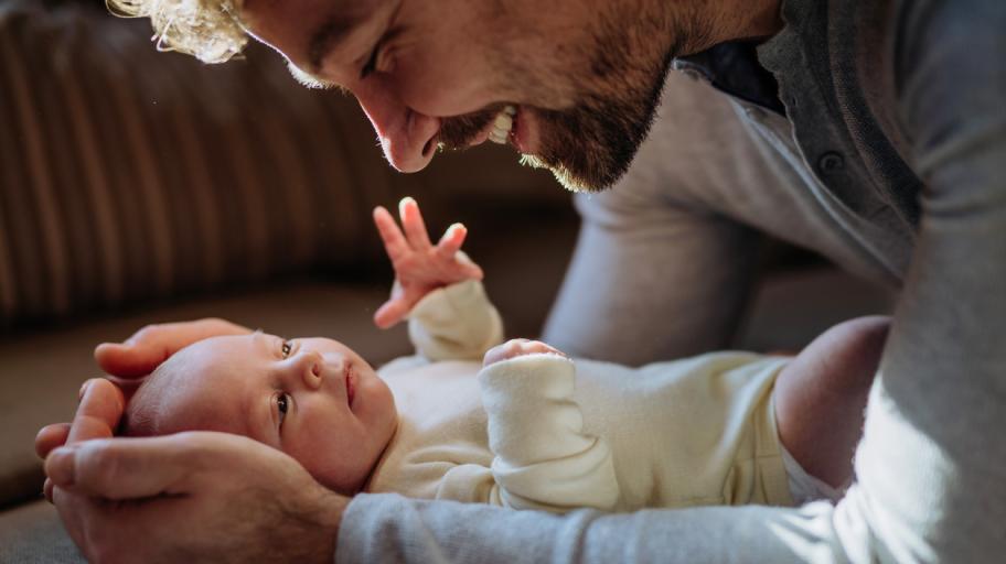 Новородено баща