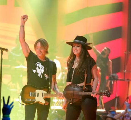 Изгряващата кънтри звезда Маги Бо предизвика истински фурор сред феновете