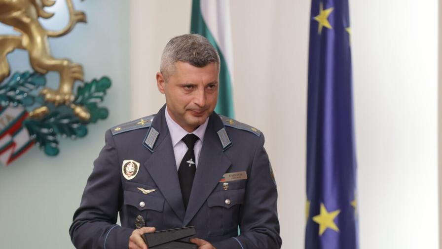 Държавният глава отличи трима офицери от ВВС...