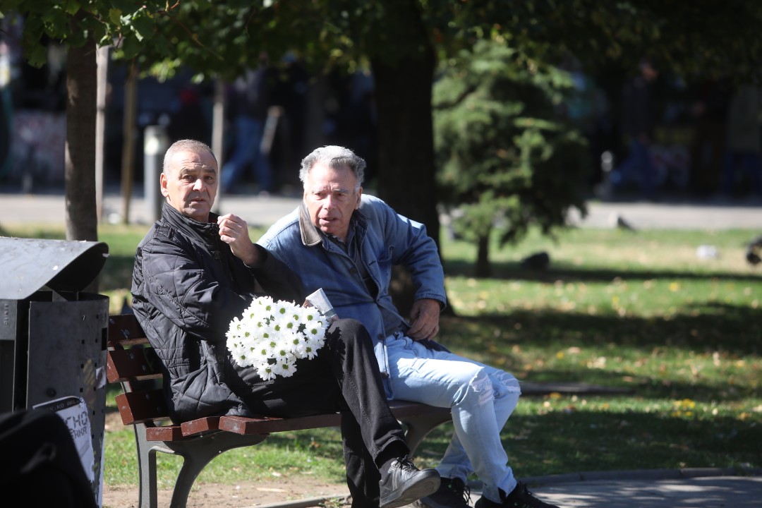 <p>Близки и приятели се събраха в храм &ldquo;Свети Седмочисленици&rdquo; в София, за да се сбогуват с Добромир Жечев. Легендата на българския футбол ни напусна на 82-годишна възраст на 12 октомври 2025 година.</p>