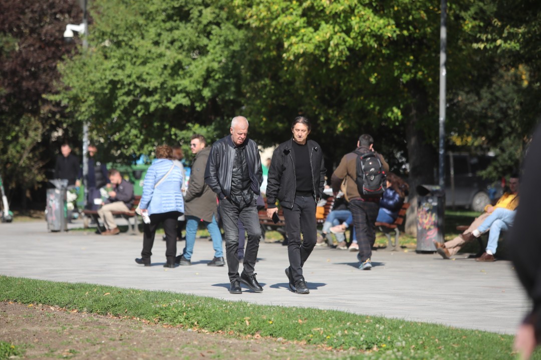 <p>Близки и приятели се събраха в храм &ldquo;Свети Седмочисленици&rdquo; в София, за да се сбогуват с Добромир Жечев. Легендата на българския футбол ни напусна на 82-годишна възраст на 12 октомври 2025 година.</p>