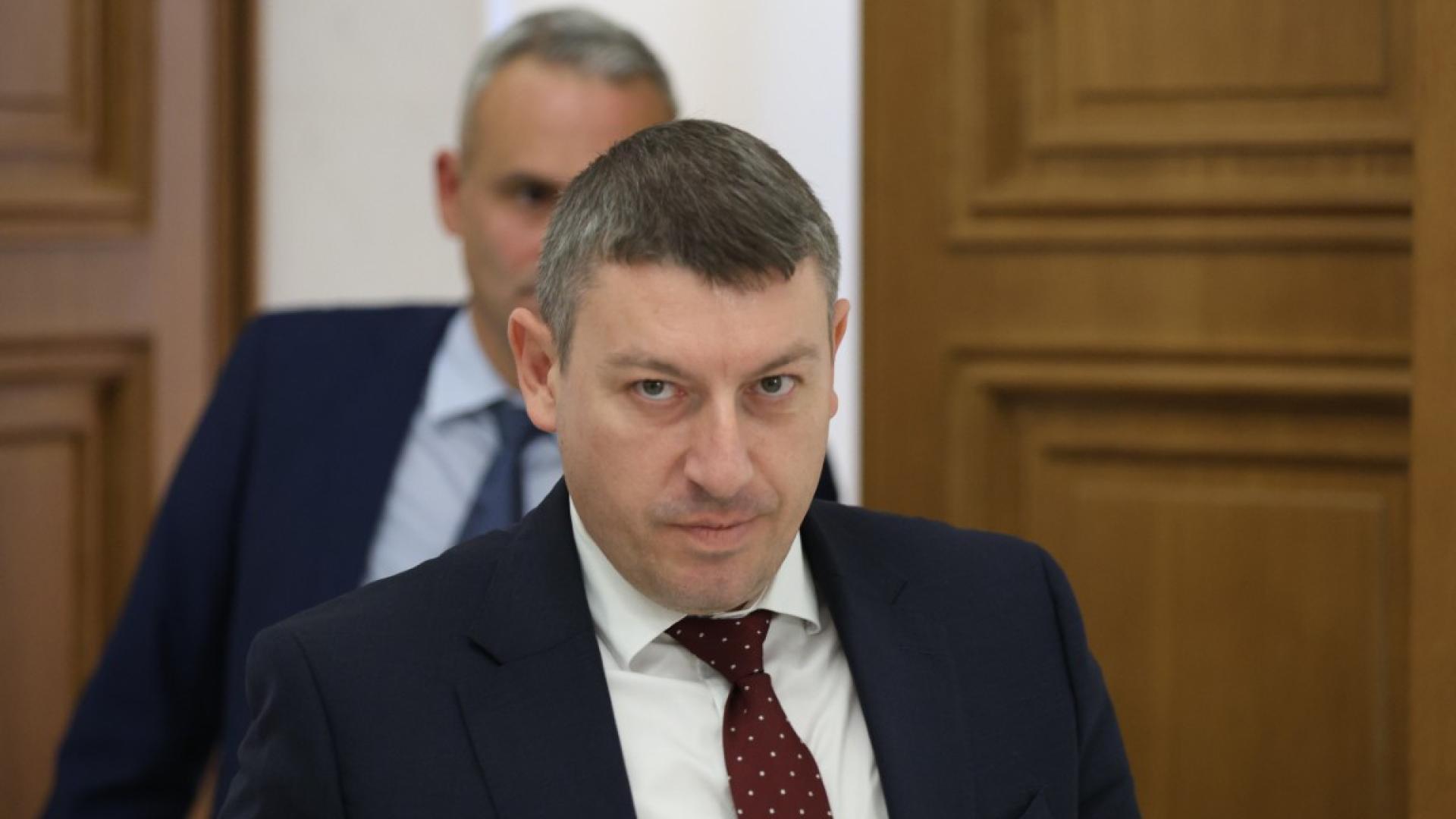 За пето поредно заседание на парламентарната Комисията за контрол над