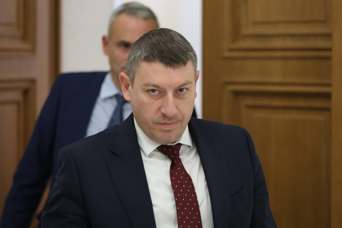 Не изслушаха Деньо Денев за пети път в парламента