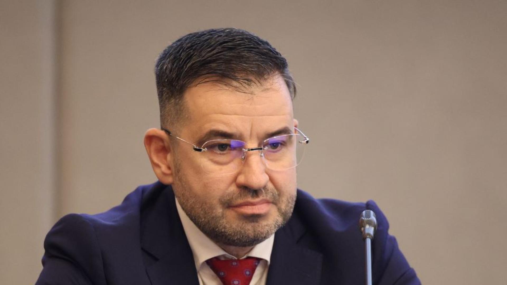 Правата на подуправителя на Националната здравноосигурителна каса НЗОК проф Момчил