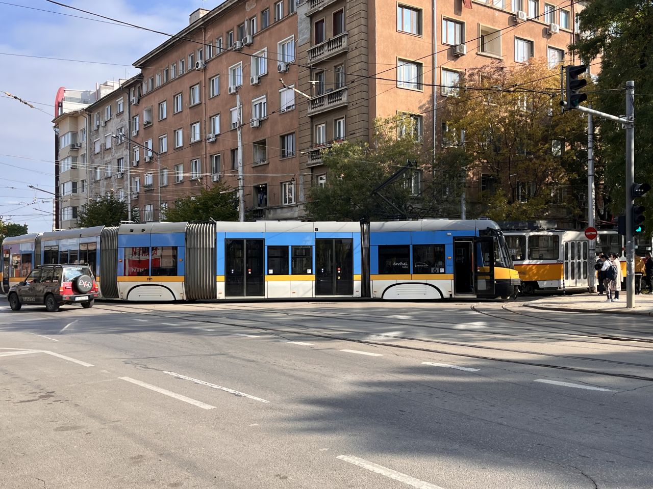 <p>Два трамвая се сблъскаха на кръстовището на бул. &quot;Христо Ботев&quot; и ул. &quot;Струга&quot; в София. На място са полиция и аварийни екипи, движение временно спряно, няма пострадали</p>