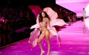 Нов „ангел“ на хоризонта: Емили Ратайковски завладя Victoria's Secret