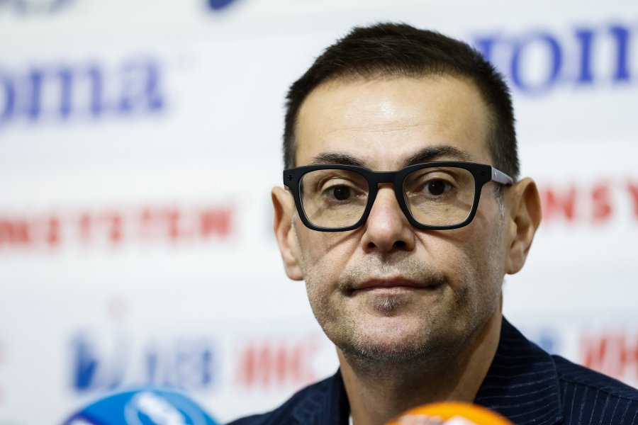 Награждаване на волейболните ни национали за септември1