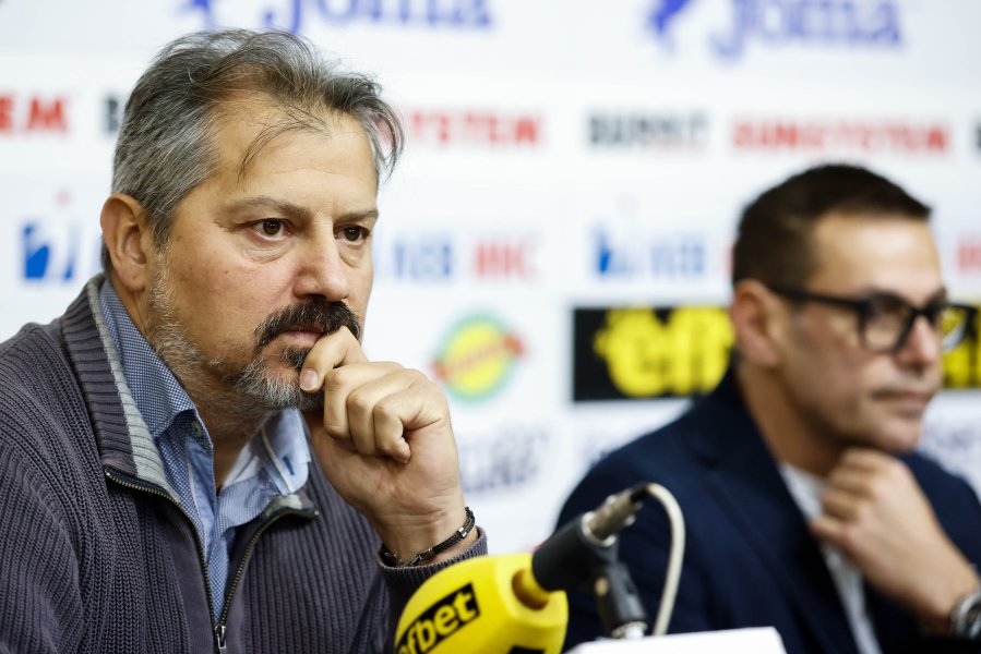 Награждаване на волейболните ни национали за септември1