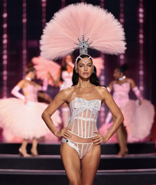 Ирина Шейк1