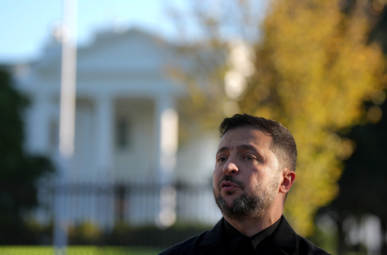 <p>Украинският президент Володимир Зеленски разговаря с американския президент Доналд Тръмп в Белия дом.</p>