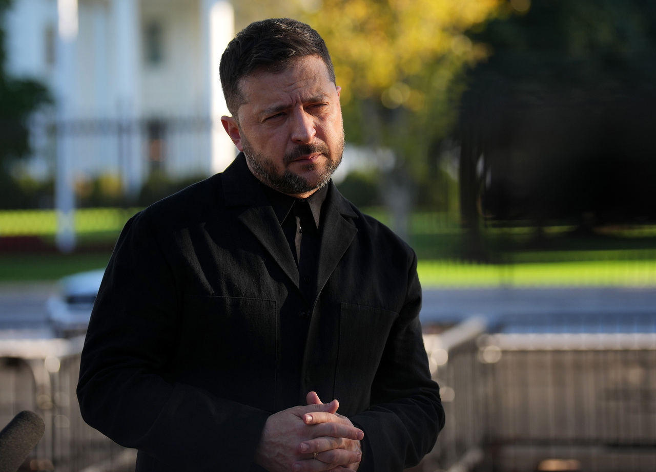 <p>Украинският президент Володимир Зеленски разговаря с американския президент Доналд Тръмп в Белия дом.</p>