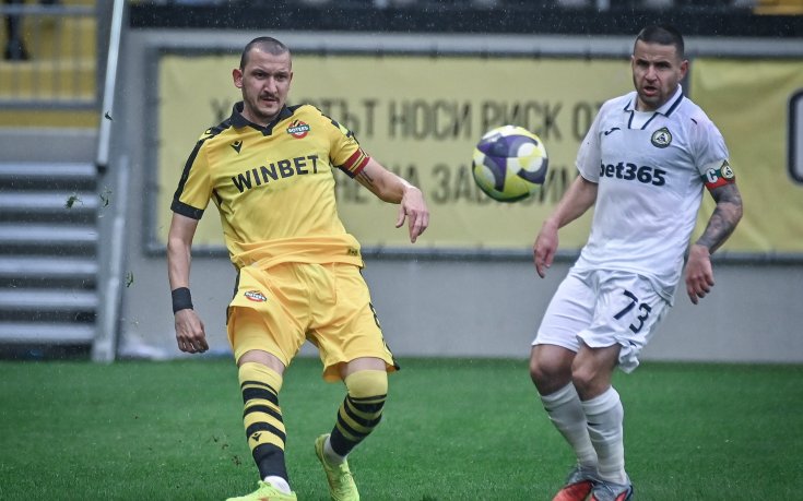 Галерия в снимки от битката между Ботев Пд и Славия