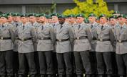 <p>Разногласия спират възстановяването на военната служба в Германия</p>