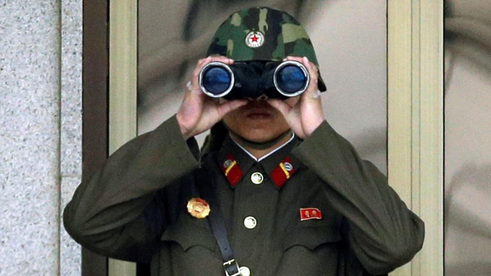 Севернокорейски войник дезертира днес преминавайки осеяната с мини граница в