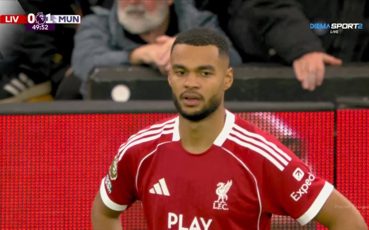 Гакпо нацели гредата за пореден път в двубоя срещу Манчестър Юнайтед