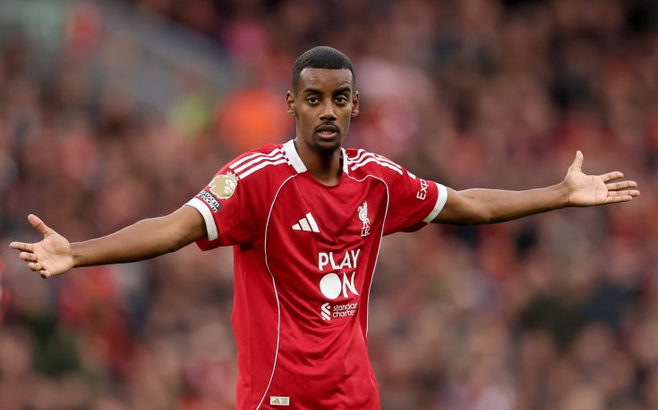 Рууни: Исак не показва нищо, което да оправдае мястото му пред Екитике