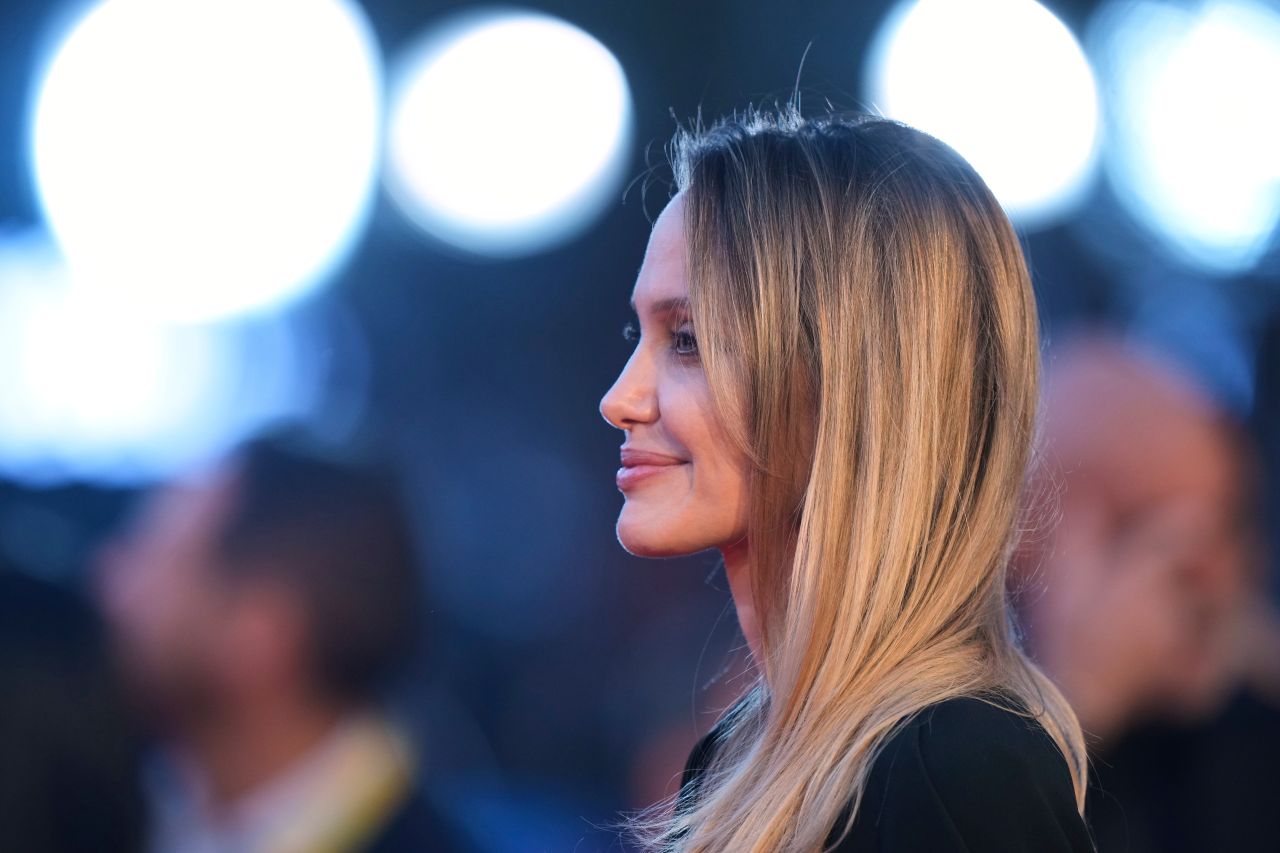<p>Звездите присъстваха на премиерата на филма Couture в Рим.</p>