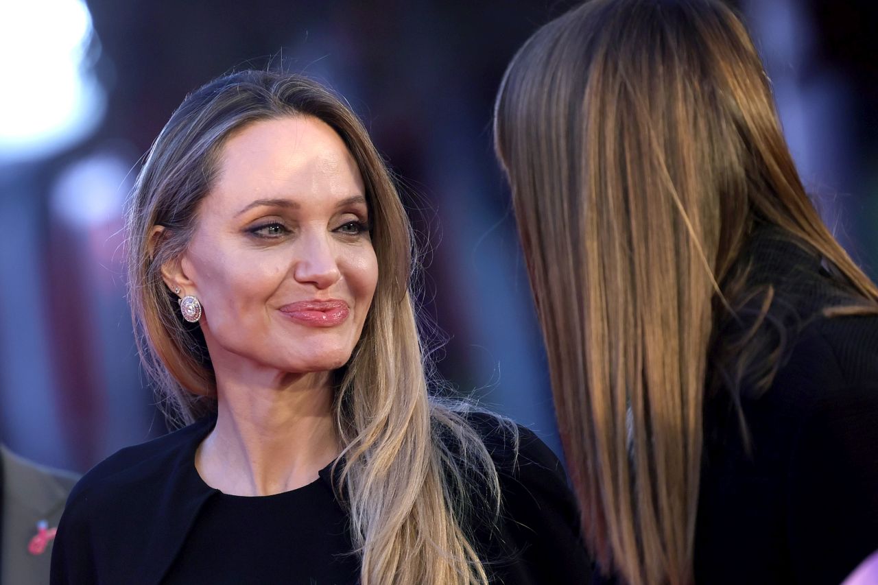 <p>Звездите присъстваха на премиерата на филма Couture в Рим.</p>