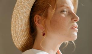 Златни обеци – идеи за стилен подарък на любим човек