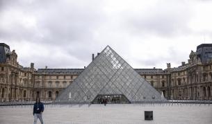 Истината за „сексапилните крадци“ от Лувъра, кои са истинските заподозрени в обира