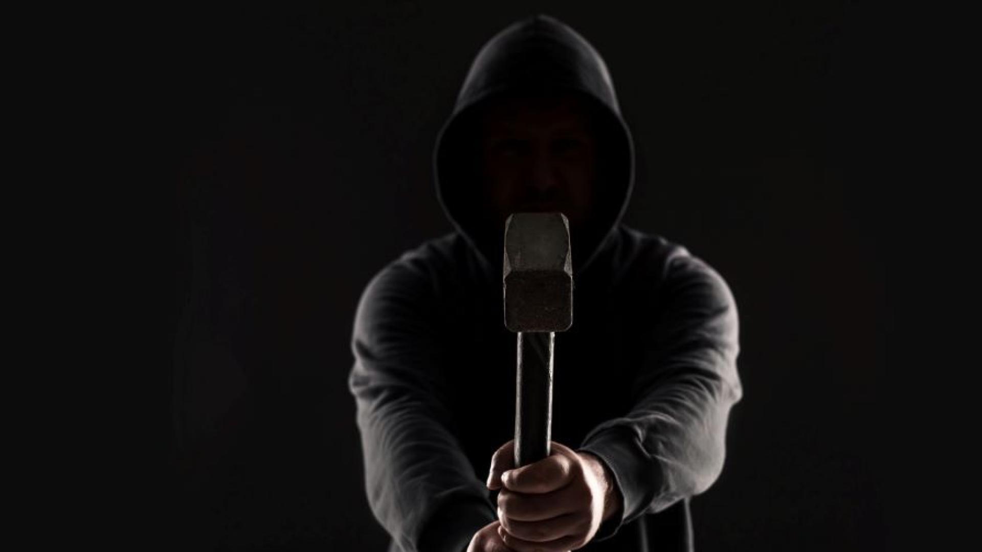 Маскиран мъж с чук е нападнал прокурор от Софийската градска