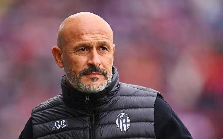 Приеха треньора на Болоня в болница