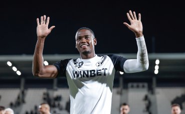 Умарбаев и Переа се завръщат в групата на Локомотив Пд