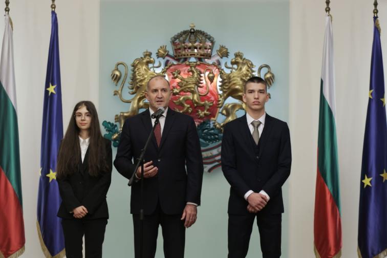 Радев консул