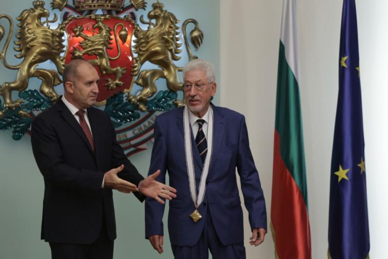 Радев консул