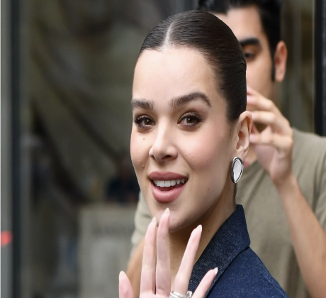 Хайли Стайнфелд за пореден път доказа че изяществото често се