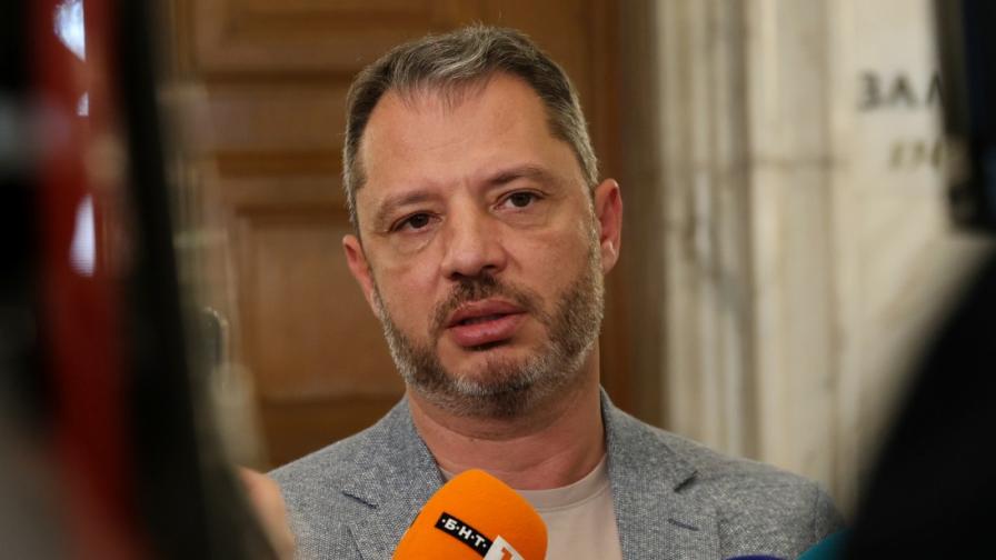 Добрев за санкциите на САЩ срещу "Лукойл": Хората трябва да бъдат спокойни
