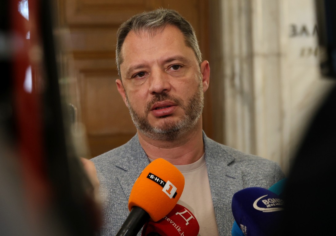 Добрев за санкциите на САЩ срещу "Лукойл": Хората трябва да бъдат спокойни