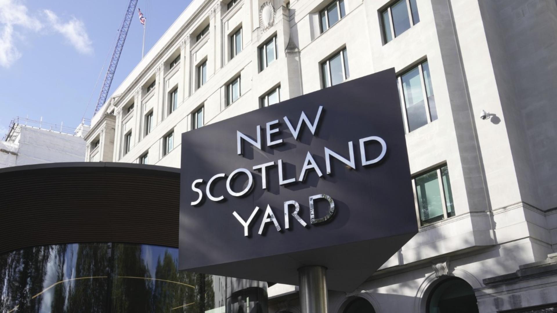 Британската полиция съобщи днес че е арестувала трима мъже заподозрени