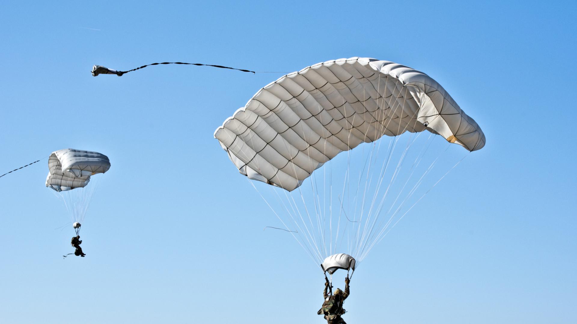 При изпълнение на планирани парашутни скокове днес е станал инцидент