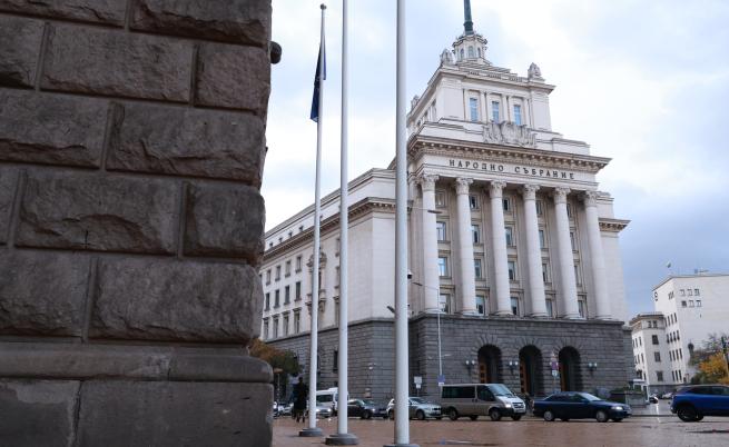 Световните агенции: Българското правителство подаде оставка след седмици на протести