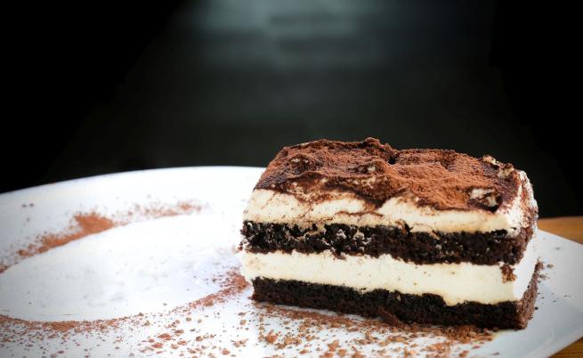 Всяка хапка е удоволствие! Лесна рецепта за брауни с тирамису