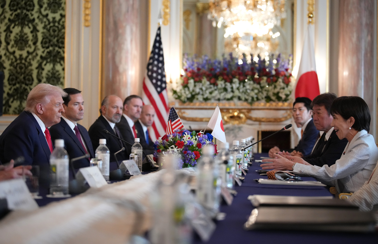 <p>Американският президент Доналд Тръмп се срещна в Токио с японската премиерка Санае Такаичи.</p>