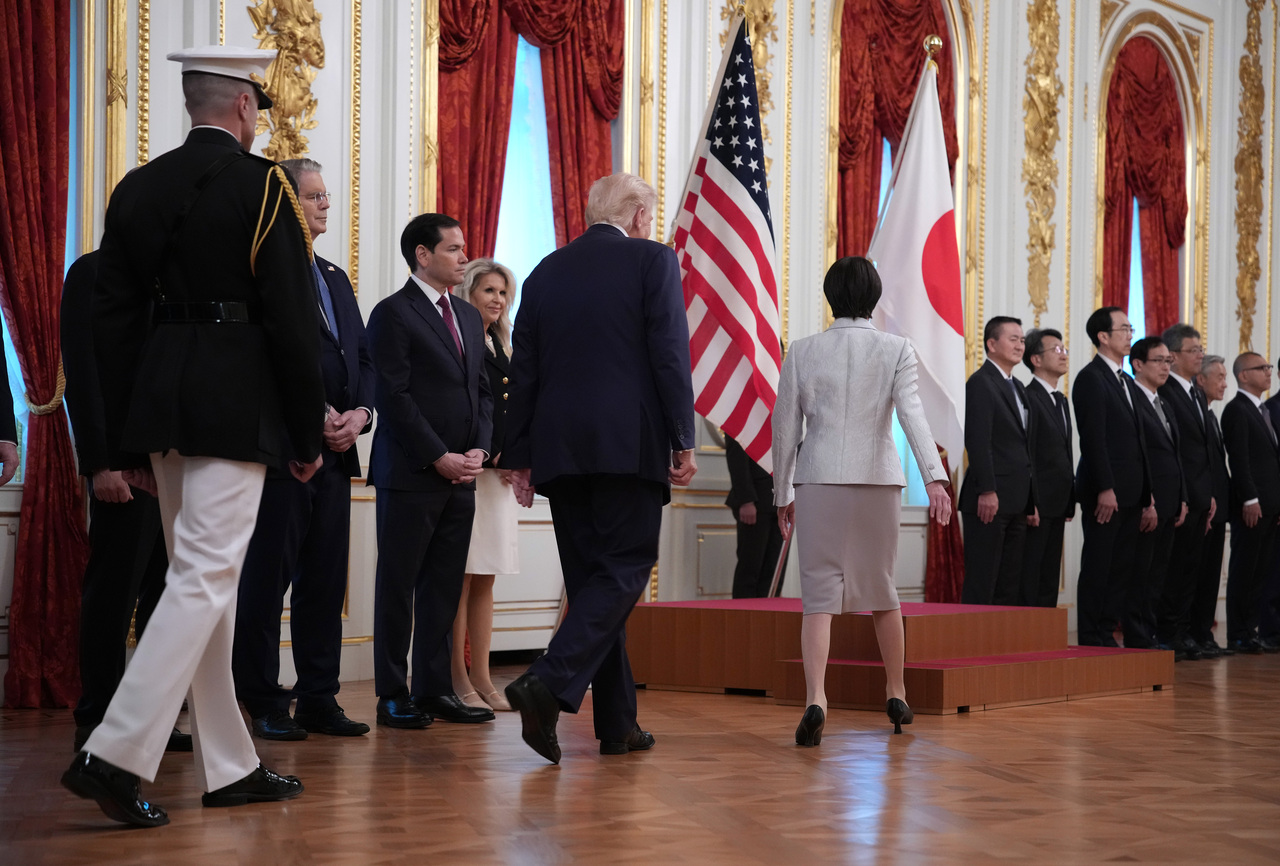 <p>Американският президент Доналд Тръмп се срещна в Токио с японската премиерка Санае Такаичи.</p>