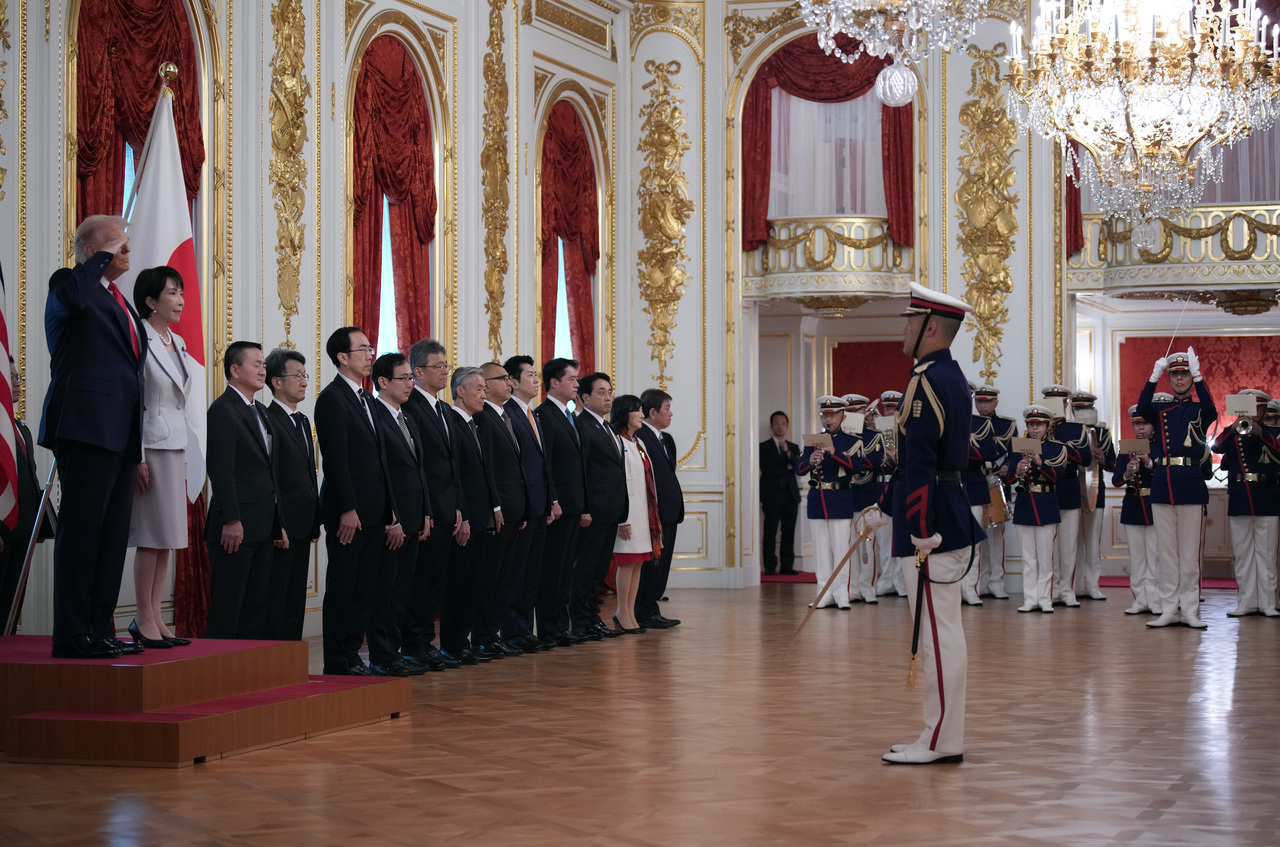 <p>Американският президент Доналд Тръмп се срещна в Токио с японската премиерка Санае Такаичи.</p>