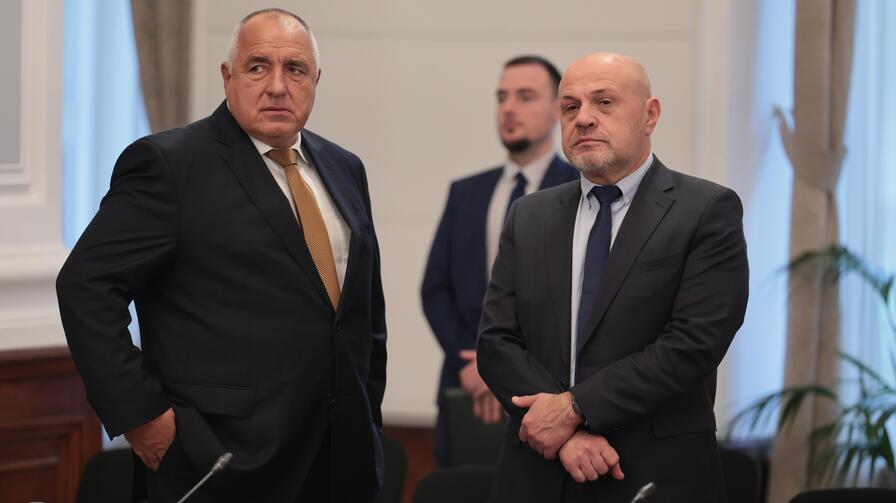 <p>Българската държава и германският технологичен концерн &bdquo;Райнметал&ldquo; обявиха началото на проекта за изграждане на завод за барут и боеприпаси на официална церемония в Министерския съвет</p>