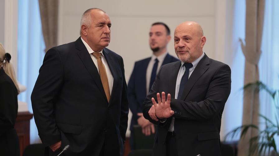 <p>Българската държава и германският технологичен концерн &bdquo;Райнметал&ldquo; обявиха началото на проекта за изграждане на завод за барут и боеприпаси на официална церемония в Министерския съвет</p>