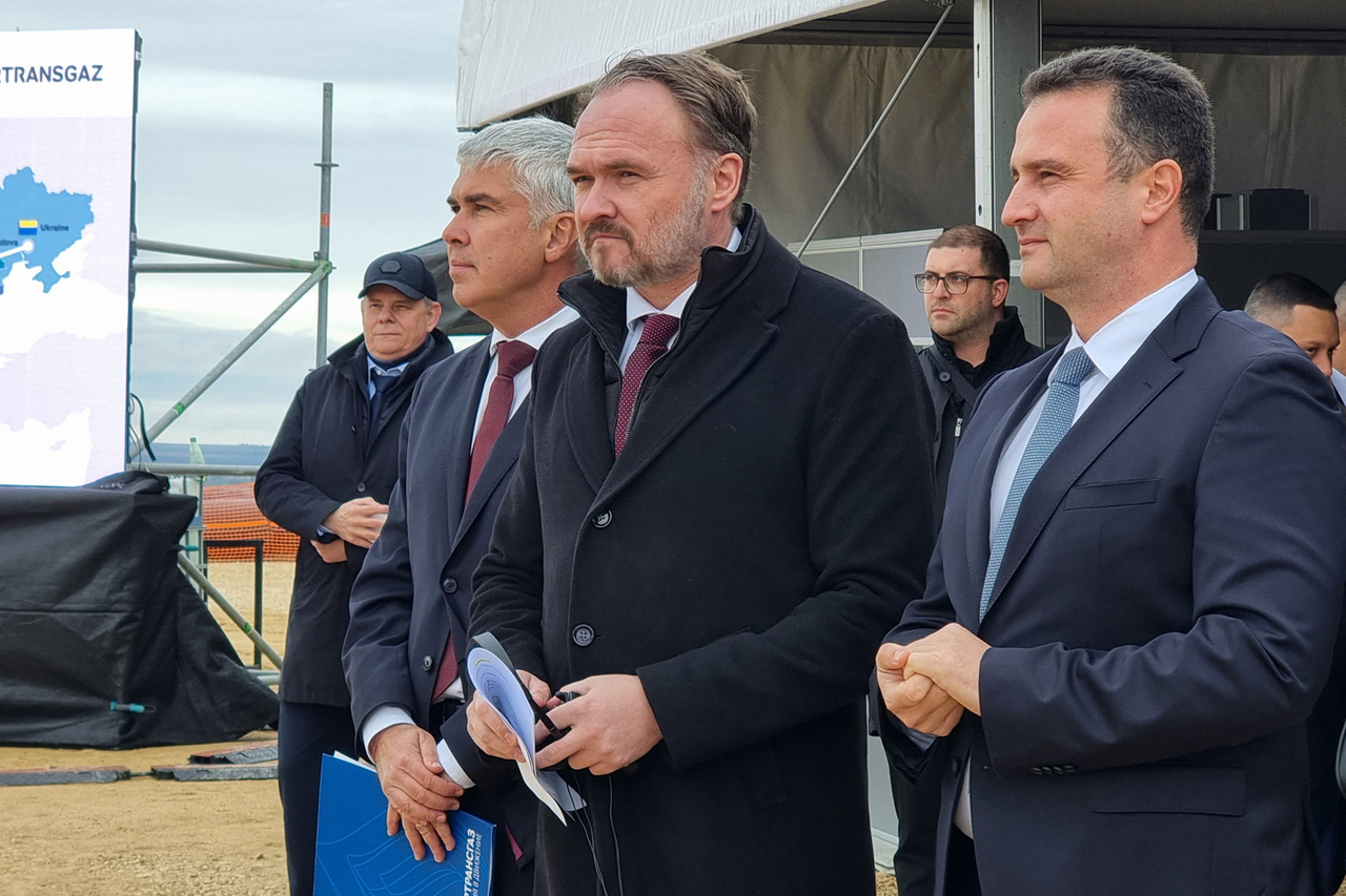 <p>Европейският комисар по енергетика Дан Йоргенсен и министърът на енергетиката Жечо Станков инспектират напредъка по изграждане на лот 3 „Рупча-Ветрино“ на Вертикалния газов коридор.</p>