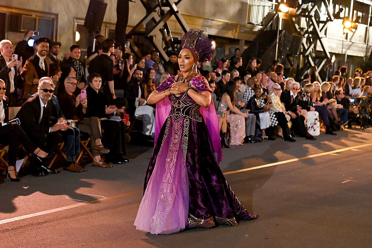 <p>Анджела Басет</p>