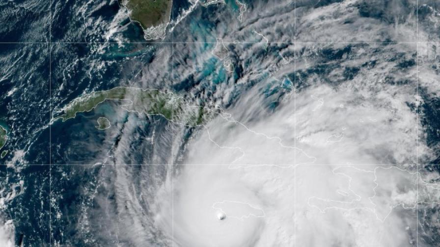 Най-страшната буря на планетата достигна Ямайка