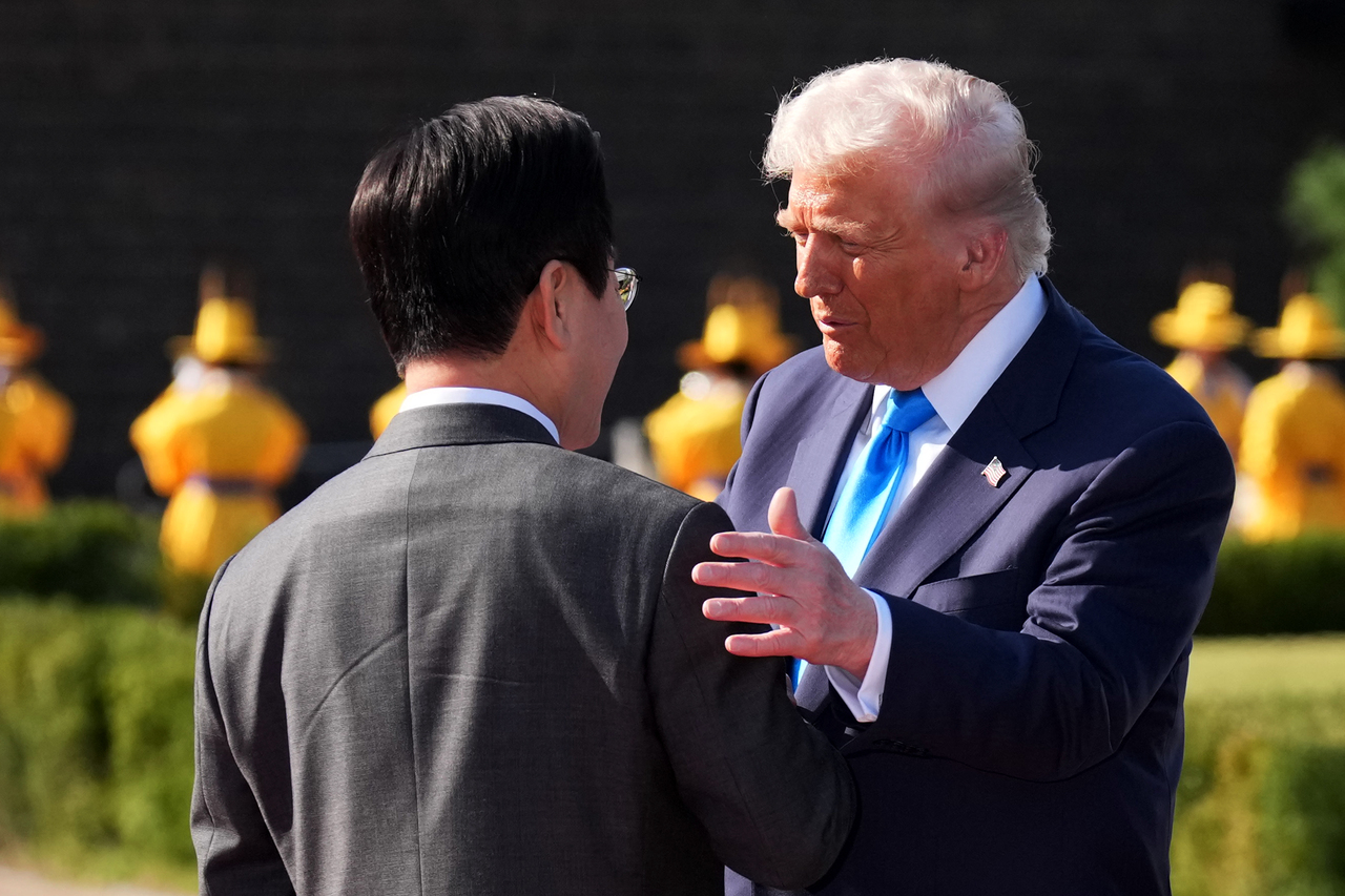 <p>Доналд Тръмп на посещение в Южна Корея.</p>