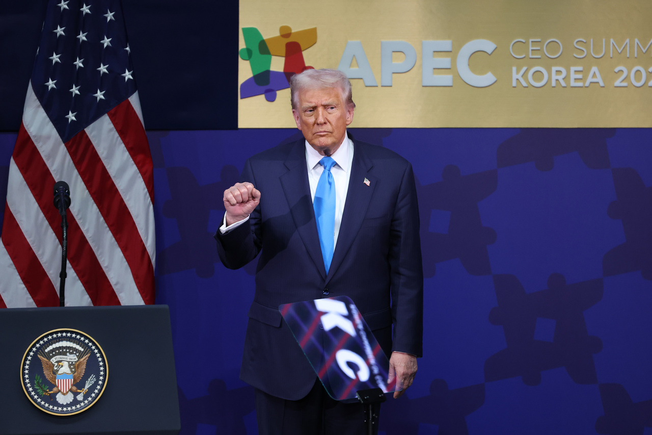 <p>Доналд Тръмп на посещение в Южна Корея.</p>