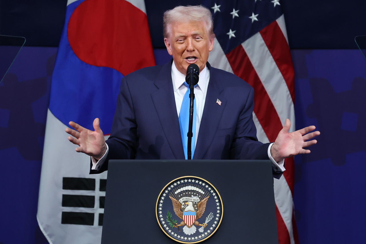 <p>Доналд Тръмп на посещение в Южна Корея.</p>