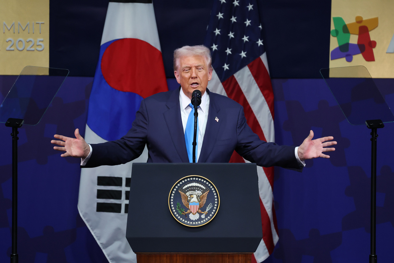 <p>Доналд Тръмп на посещение в Южна Корея.</p>