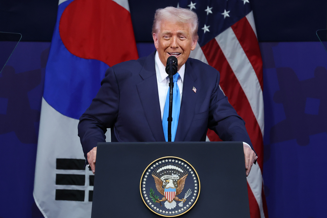 <p>Доналд Тръмп на посещение в Южна Корея.</p>