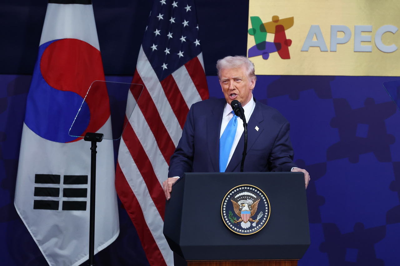 <p>Доналд Тръмп на посещение в Южна Корея.</p>